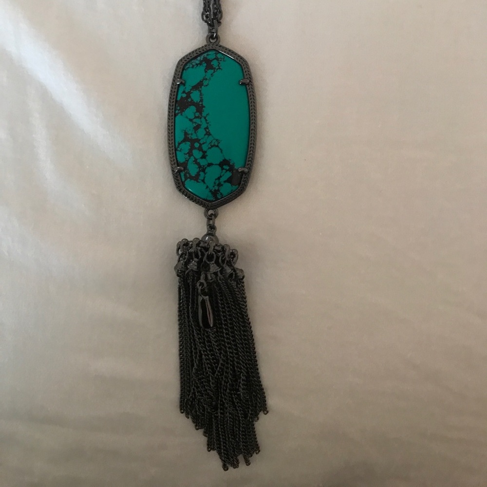 Kendra Scott necklace